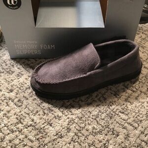 NWT Wayland Square Deluxe Memory Foam Slippers Size Small